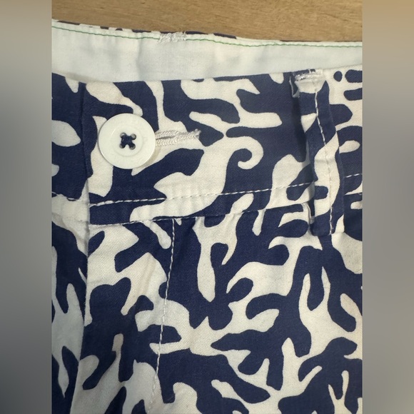 Lilly Pulitzer The Callahan shorts in Navy coral print - Picture 3 of 9